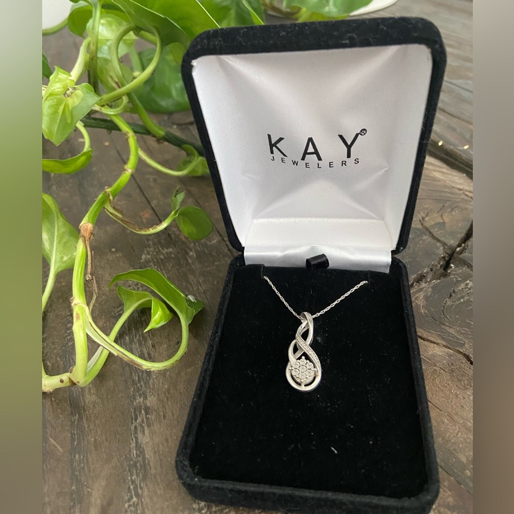 Kay Jewelers Diamond and Sterling Silver necklace